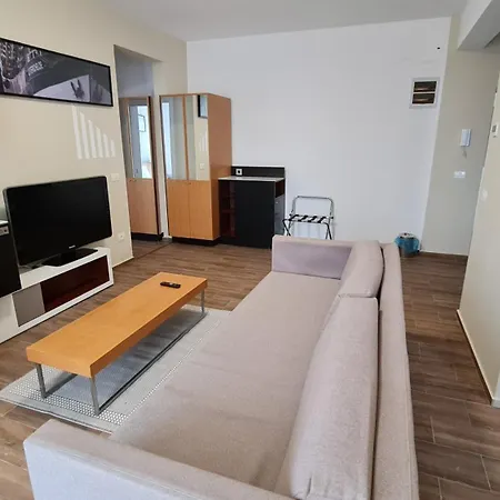 Jafar 3 - Comfort 2Br With Private Balcony *