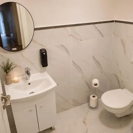 Jafar 3 - Comfort 2br With Private Balcony Apartment